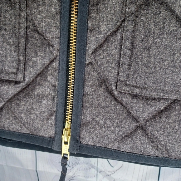 J. Crew Factory Excursion Down Puffer Vest Quilted Women SZ XS Gray - Picture 4 of 12